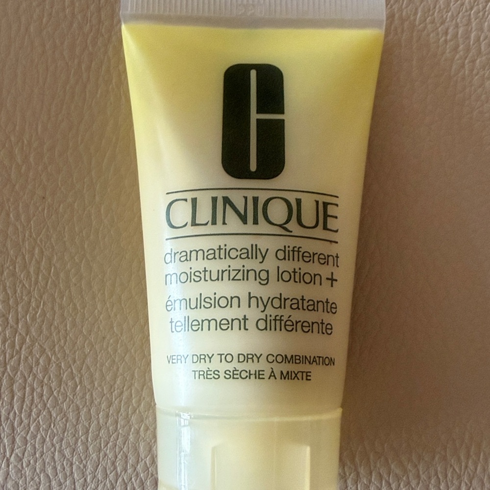 New Clinique Dramatically Different Moisturizing Lotion Size 1.0oz 8hr hydration